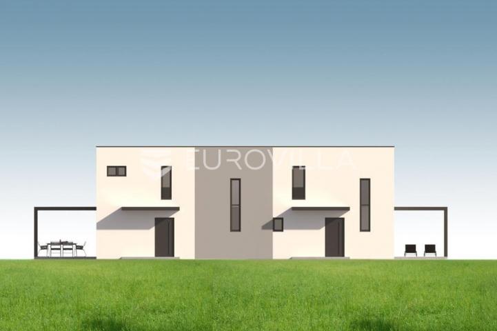 Mandre, trosobni dvoetažni stan s privatnim bazenom i dvorištem u najljepšoj ulici 136,6 m²