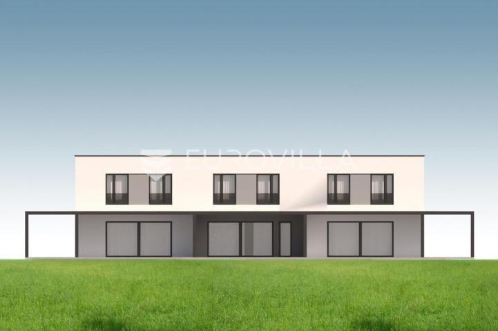 Mandre, trosobni dvoetažni stan s privatnim bazenom i dvorištem u najljepšoj ulici 136,6 m²