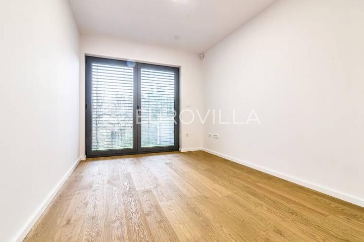 Samobor, Giznik EKSLUZIVNA NOVOGRADNJA vila 286 m2 na parceli 500 m2