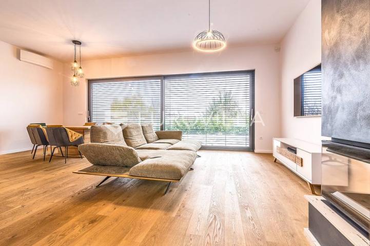 Samobor, Giznik EKSLUZIVNA NOVOGRADNJA vila 286 m2 na parceli 500 m2