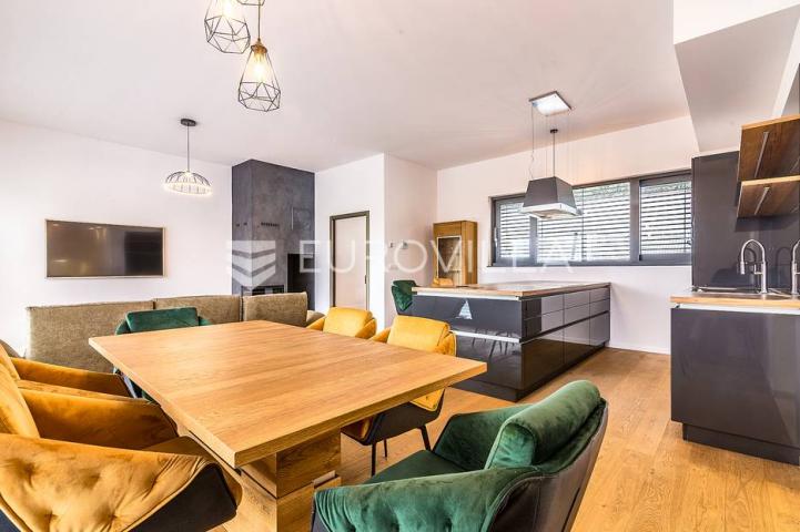 Samobor, Giznik EKSLUZIVNA NOVOGRADNJA vila 286 m2 na parceli 500 m2