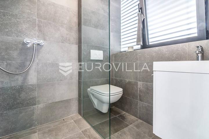 Samobor, Giznik EKSLUZIVNA NOVOGRADNJA vila 286 m2 na parceli 500 m2