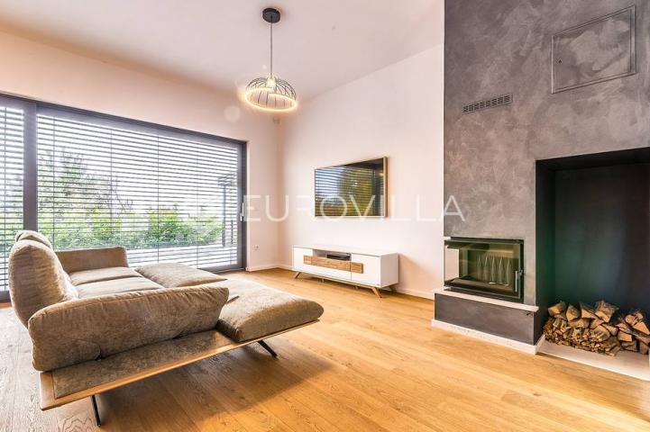 Samobor, Giznik EKSLUZIVNA NOVOGRADNJA vila 286 m2 na parceli 500 m2
