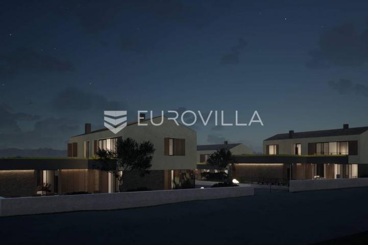 Istra, Gračišće, NOVOGRADNJA, ekskluzivna vila NKP 390 m2 s 2 bazena 