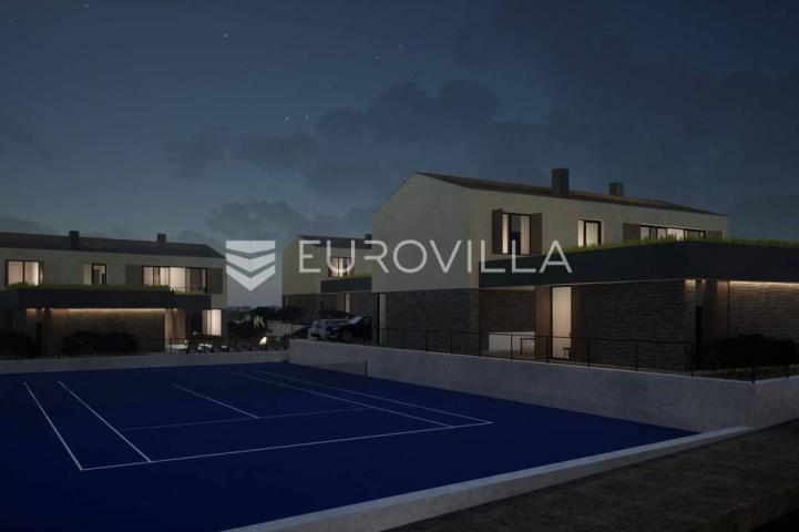 Istra, Gračišće, NOVOGRADNJA, ekskluzivna vila NKP 390 m2 s 2 bazena 