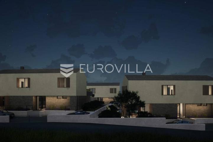 Istra, Gračišće, NOVOGRADNJA, ekskluzivna vila NKP 390 m2 s 2 bazena 