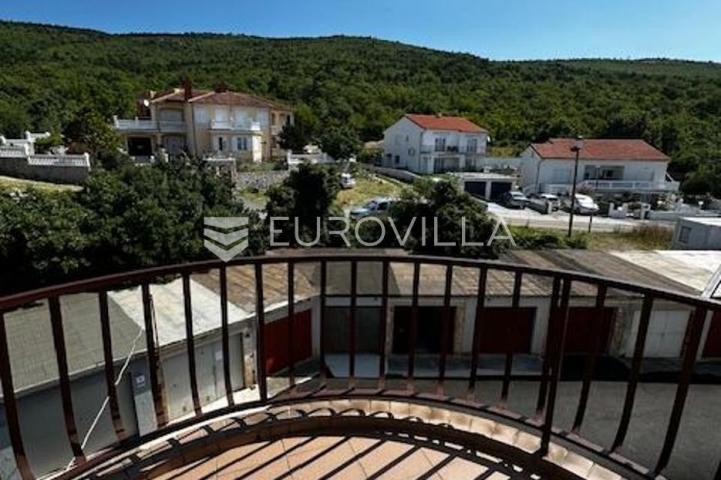 Crikvenica, Selce, trosoban stan, 76,54 m², 2 garaže, balkon, pogled