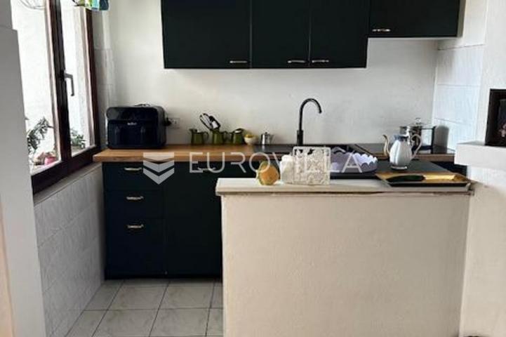 Crikvenica, Selce, trosoban stan, 76,54 m², 2 garaže, balkon, pogled