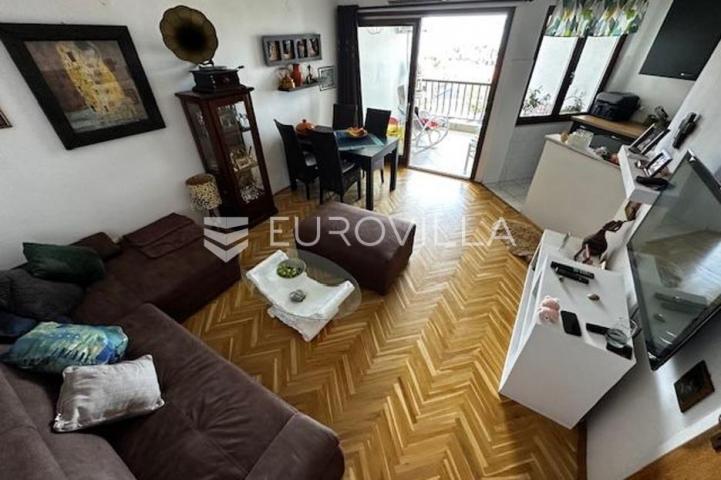 Crikvenica, Selce, trosoban stan, 76,54 m², 2 garaže, balkon, pogled