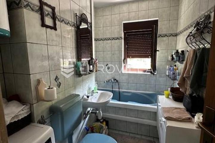 Crikvenica, Selce, trosoban stan, 76,54 m², 2 garaže, balkon, pogled