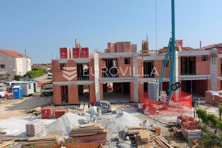 Istra, Poreč, NOVOGRADNJA, rustikalna kuća u nizu 155,87 M2