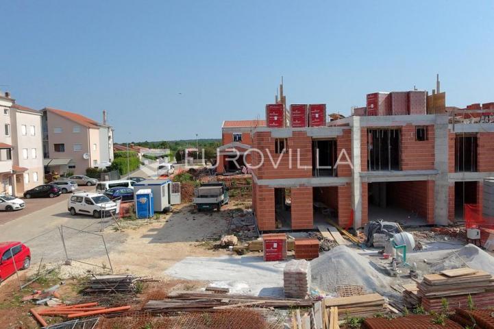 Istra, Poreč, NOVOGRADNJA, rustikalna kuća u nizu 155,87 M2