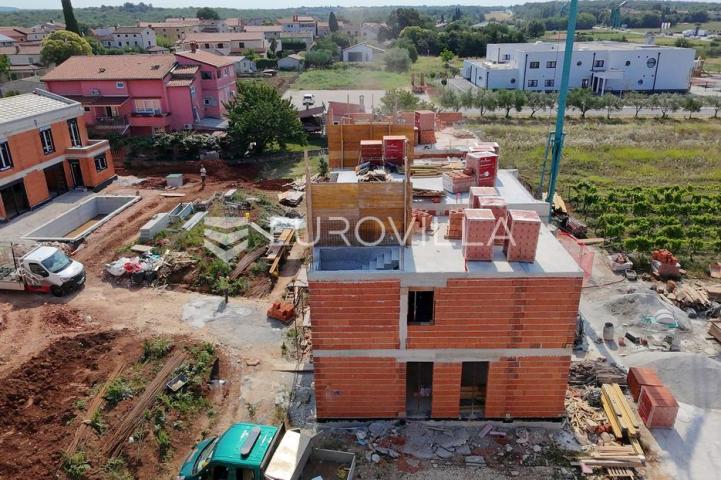 Istra, Poreč, NOVOGRADNJA, rustikalna kuća u nizu 155,87 M2