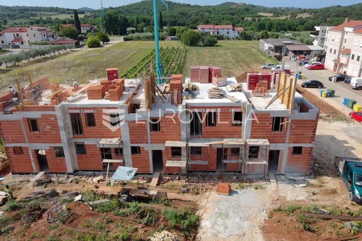 Istra, Poreč, NOVOGRADNJA, rustikalna kuća u nizu 155,87 M2