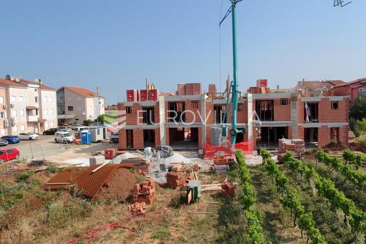 Istra, Poreč, NOVOGRADNJA, rustikalna kuća u nizu 155,87 M2