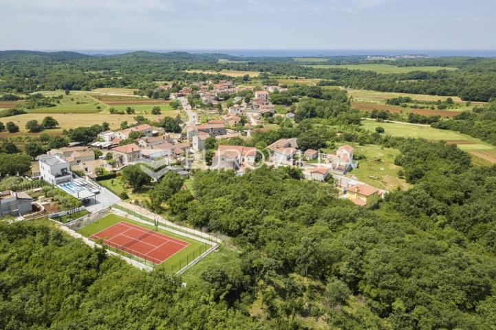 Istra, Flengi, moderna vila sa impozantnom okućnicom i pogledom na more