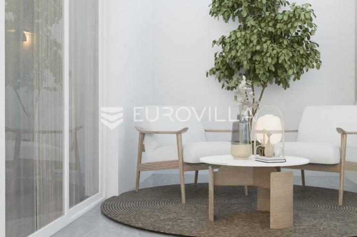 Kaštel Stari, trosoban stan s tri lođe, prvi kat