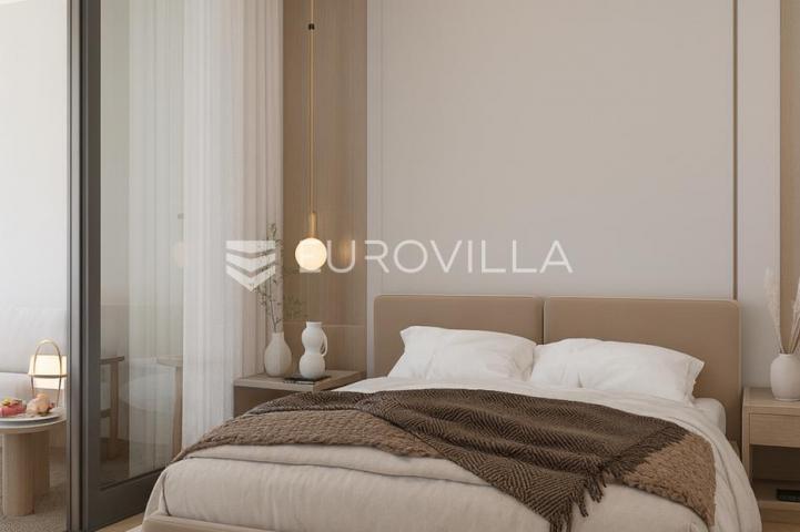 Kaštel Stari, trosoban stan s tri lođe, prvi kat