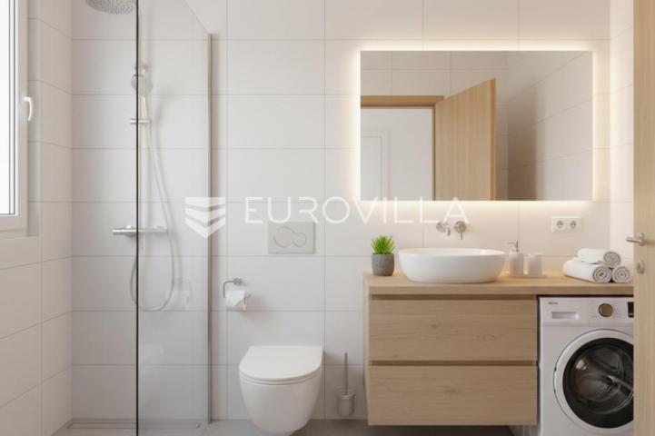 Kaštel Stari, trosoban stan s tri lođe, prvi kat