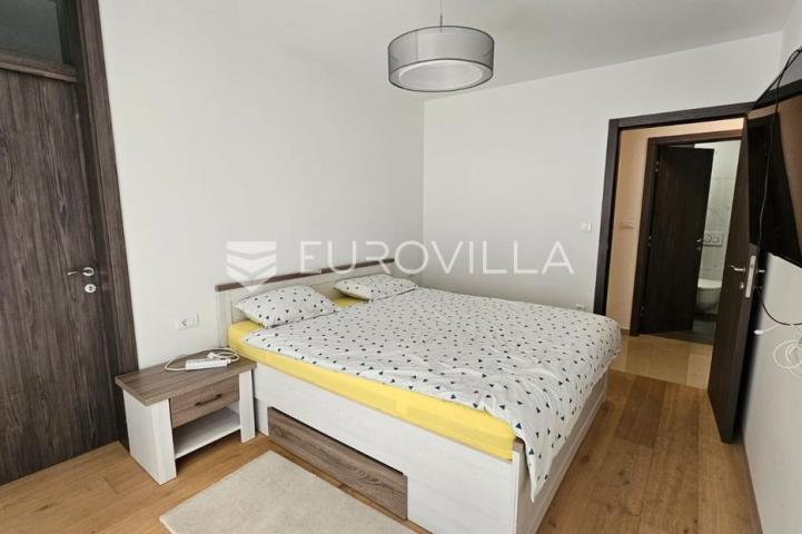 Istra, Pula, moderan trosobni stan 68 m² s terasom 80 m u blizini mora