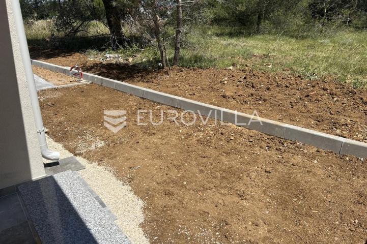 Zadar, Vir, Apartman S1 u prizemlju površine 59 m² s privatnim vrtom