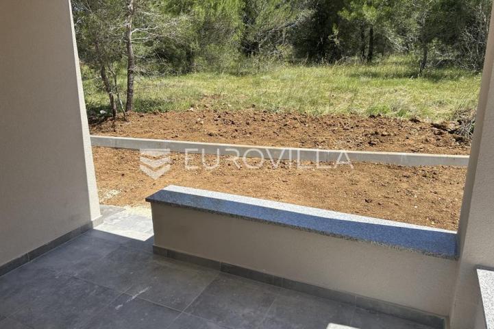 Zadar, Vir, Apartman S1 u prizemlju površine 59 m² s privatnim vrtom