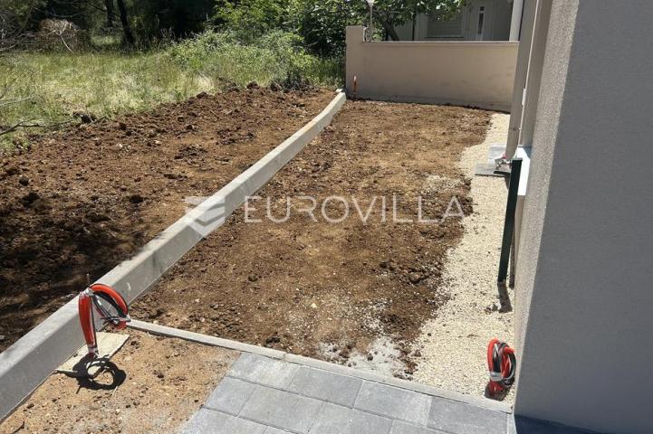Zadar, Vir, Apartman S1 u prizemlju površine 59 m² s privatnim vrtom