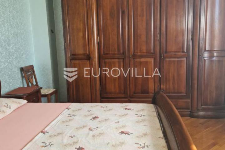 Umag, vila prvi red do mora