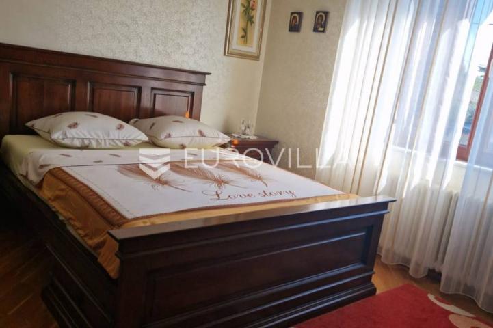 Umag, vila prvi red do mora