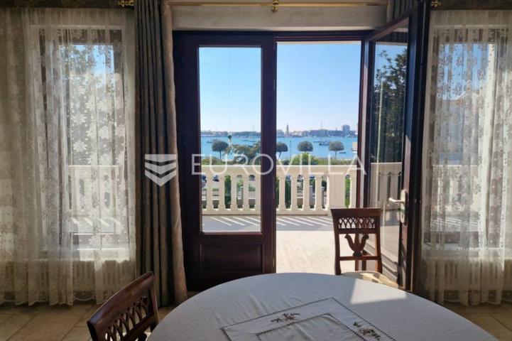 Umag, vila prvi red do mora