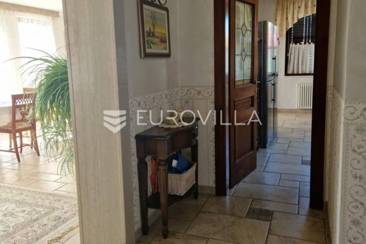 Umag, vila prvi red do mora