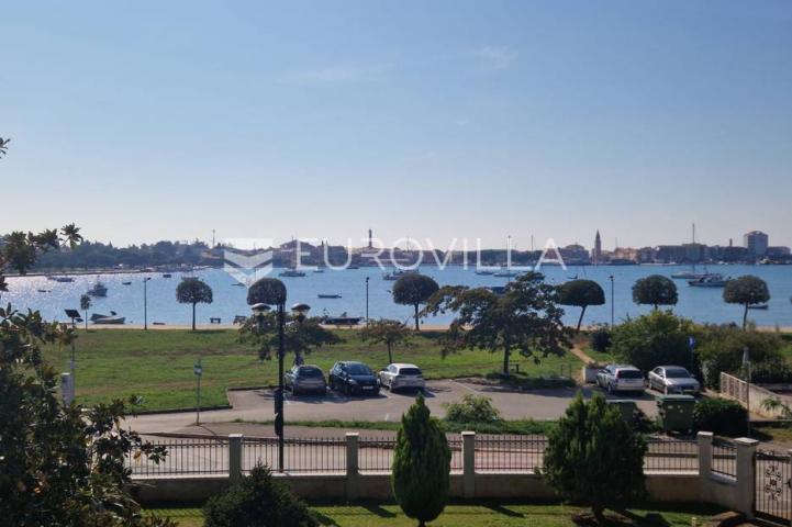 Umag, vila prvi red do mora