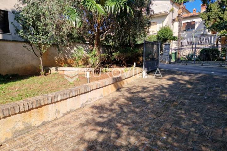 Umag, vila prvi red do mora