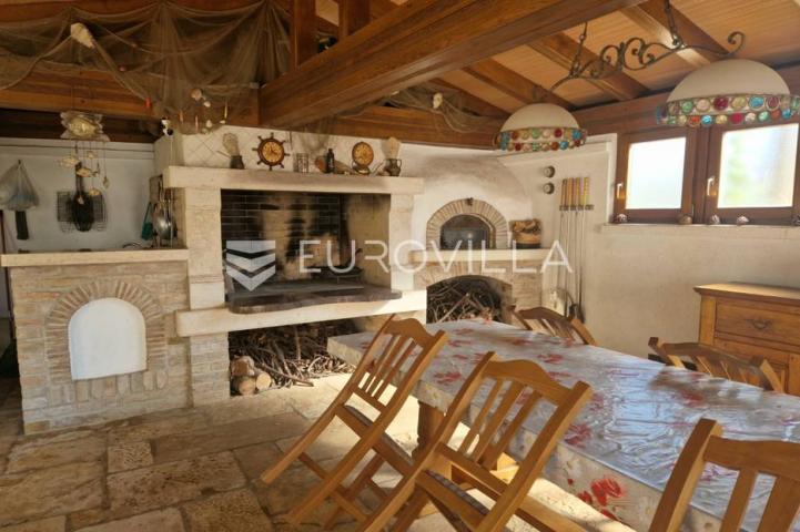 Umag, vila prvi red do mora