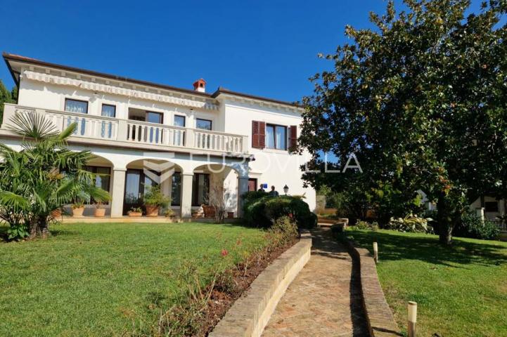 Umag, vila prvi red do mora
