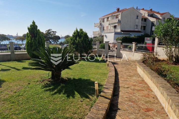 Umag, vila prvi red do mora