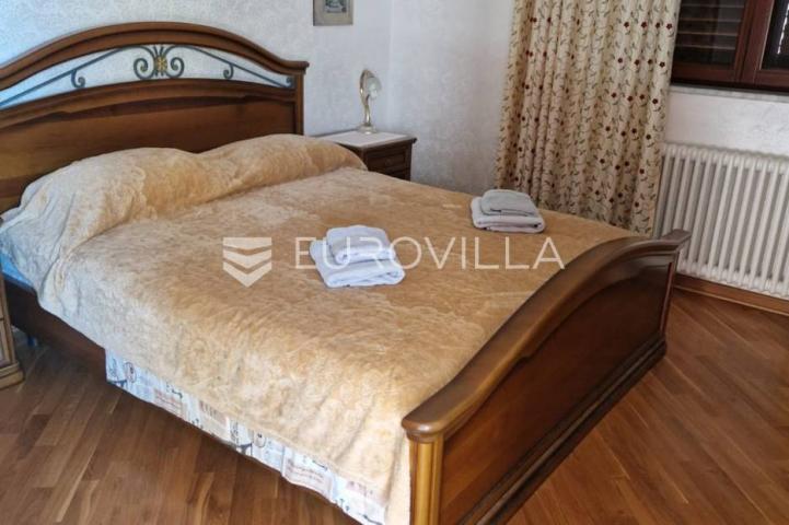 Umag, vila prvi red do mora