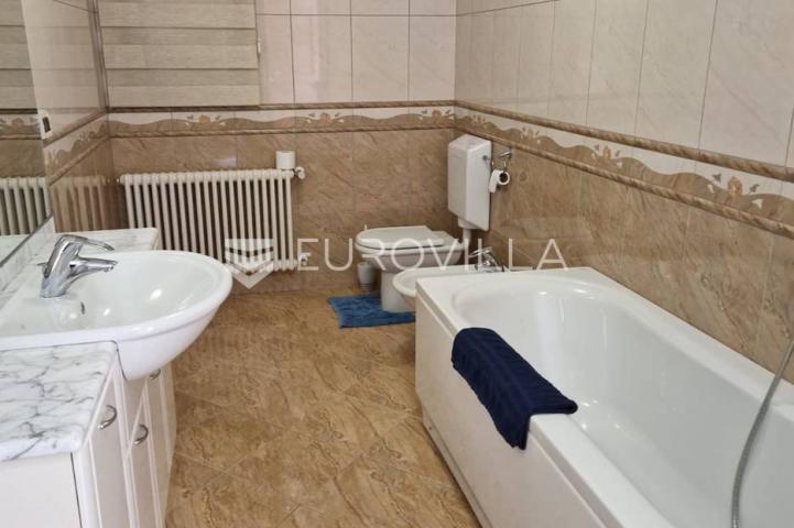 Umag, vila prvi red do mora
