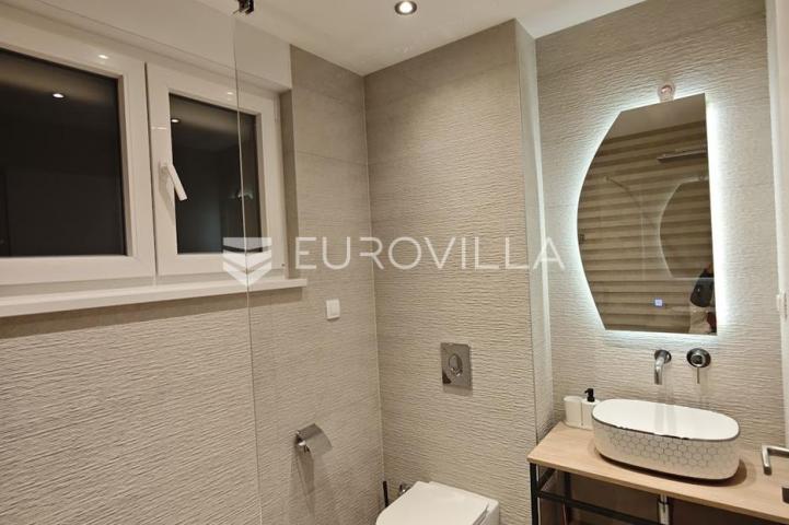 Trogir, Čiovo, dizajnerski uređen dvosoban stan s krovnom terasom garaža, jacuzzi