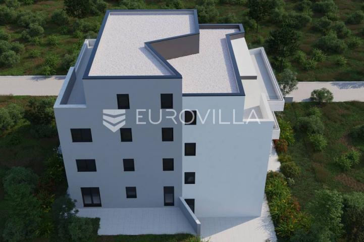 Pag, Mandre, Trosoban stan 98 m² na 1. katu, NOVOGRADNJA u blizini mora