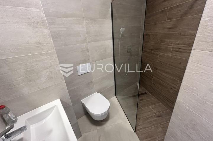 Pag, Mandre, Trosoban stan 98 m² na 1. katu, NOVOGRADNJA u blizini mora