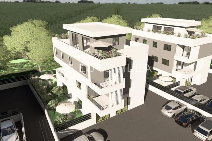 Kaštel Stari, trosoban stan s pogledom na more na odličnoj lokaciji