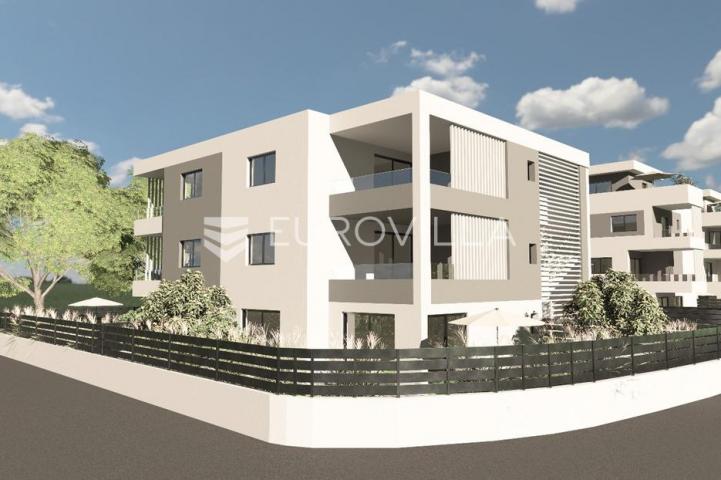 Kaštel Stari, trosoban stan s pogledom na more na odličnoj lokaciji