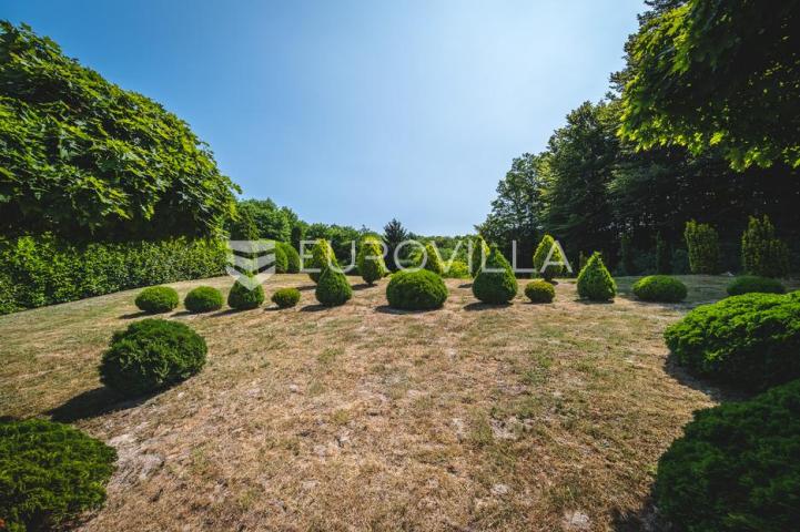 Donja Pušća, jedinstvena obiteljska villa, parcela 5000 m²