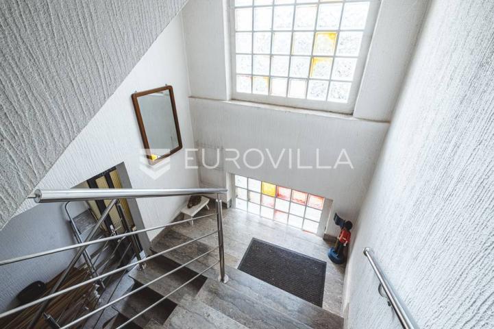 Zagreb, Markuševec, troetažna kuća 106 m2