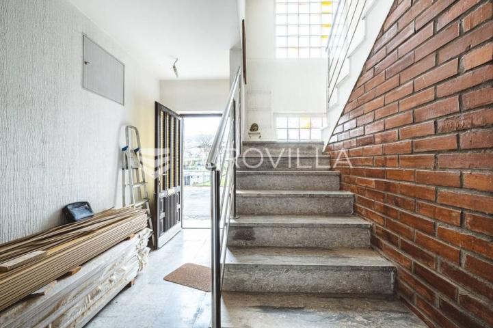 Zagreb, Markuševec, troetažna kuća 106 m2