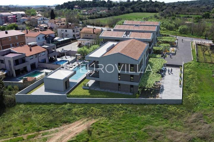 Istra, Fažana, luksuzni trosobni stan 75.37 m², 1. kat, 1.2 km od mora, zatvoreni kompleks