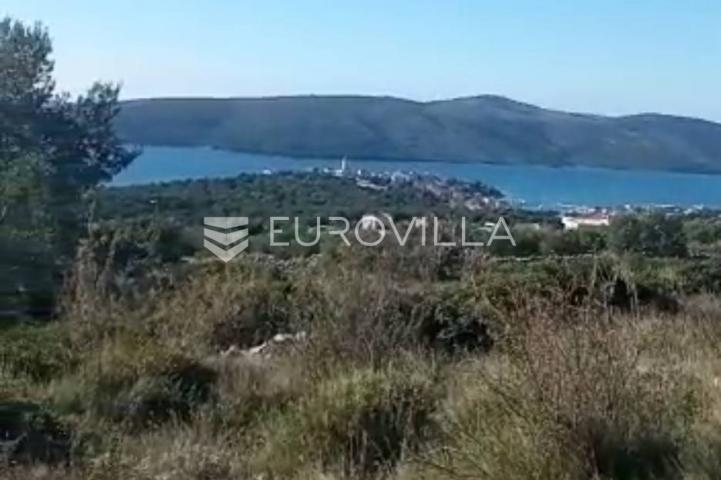 Split okolica- Trogir- Seget, građevinsko zemljište 10.164m2 600m od mora