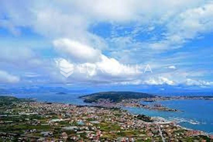 Split okolica- Trogir- Seget, građevinsko zemljište 10.164m2 600m od mora