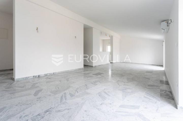 Pag, četverosoban penthouse S5 s neto korisnom površinom od 160 m², uz more NOVOGRADNJA